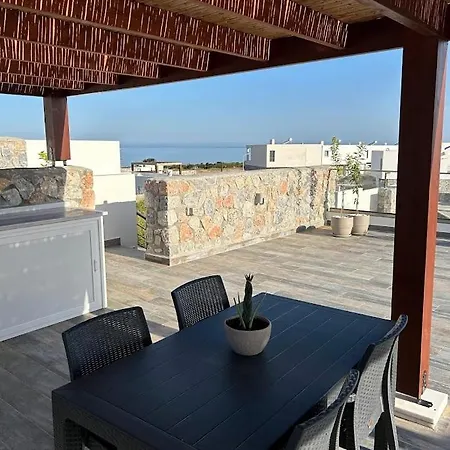 Med Privat Saltvannsbasseng Pa Dejablue Kalogrea