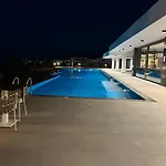 Villa Med Privat Saltvannsbasseng Pa Dejablue