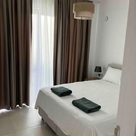 Med Privat Saltvannsbasseng Pa Dejablue Kalogrea