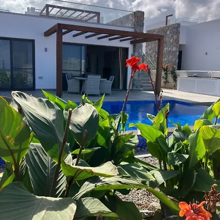 Villa Med Privat Saltvannsbasseng Pa Dejablue *