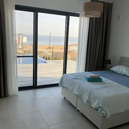 Med Privat Saltvannsbasseng Pa Dejablue *