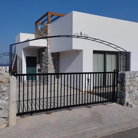 Med Privat Saltvannsbasseng Pa Dejablue Villa