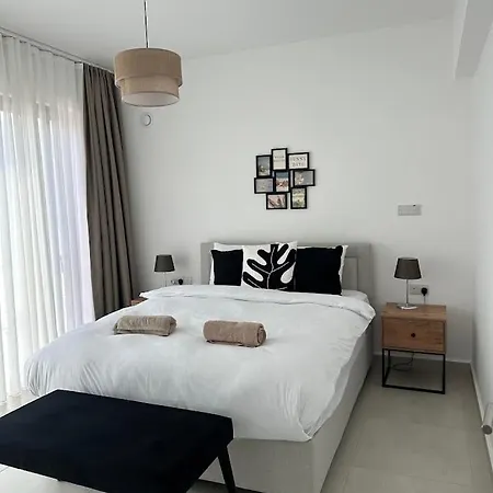 Med Privat Saltvannsbasseng Pa Dejablue Kalogrea