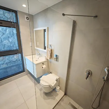 Villa Med Privat Saltvannsbasseng Pa Dejablue