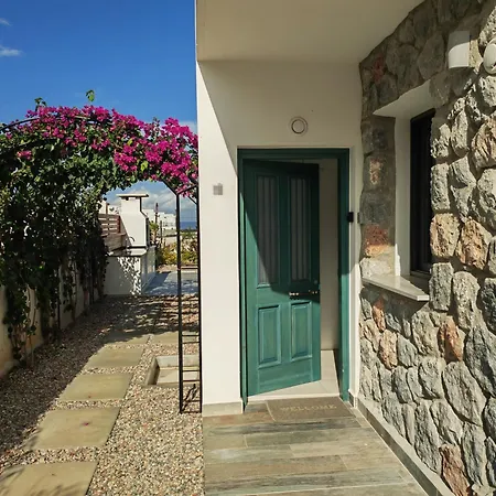 Med Privat Saltvannsbasseng Pa Dejablue Villa Kalogrea