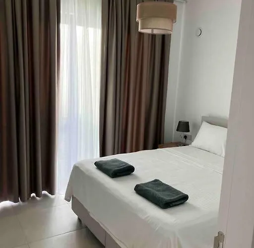 Med Privat Saltvannsbasseng Pa Dejablue Kalogrea