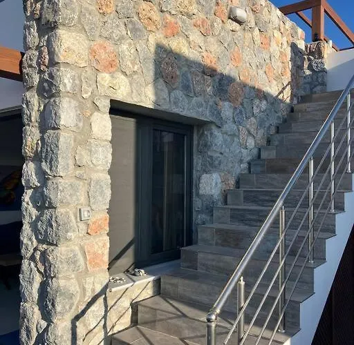 Villa Med Privat Saltvannsbasseng Pa Dejablue Kalogrea