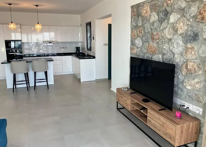 Med Privat Saltvannsbasseng Pa Dejablue *