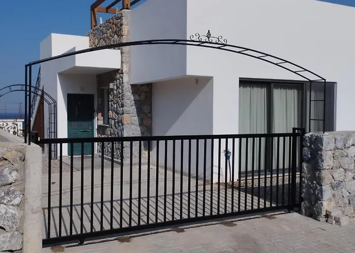 Med Privat Saltvannsbasseng Pa Dejablue Villa