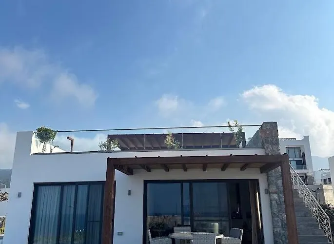 Med Privat Saltvannsbasseng Pa Dejablue * Kalogrea