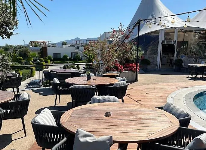 Med Privat Saltvannsbasseng Pa Dejablue *