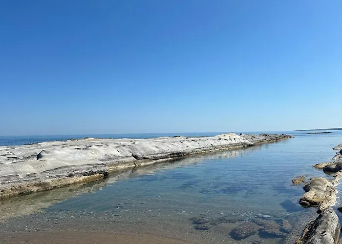 Med Privat Saltvannsbasseng Pa Dejablue Villa Kalogrea