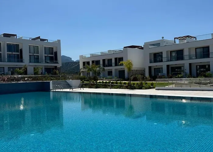 Med Privat Saltvannsbasseng Pa Dejablue